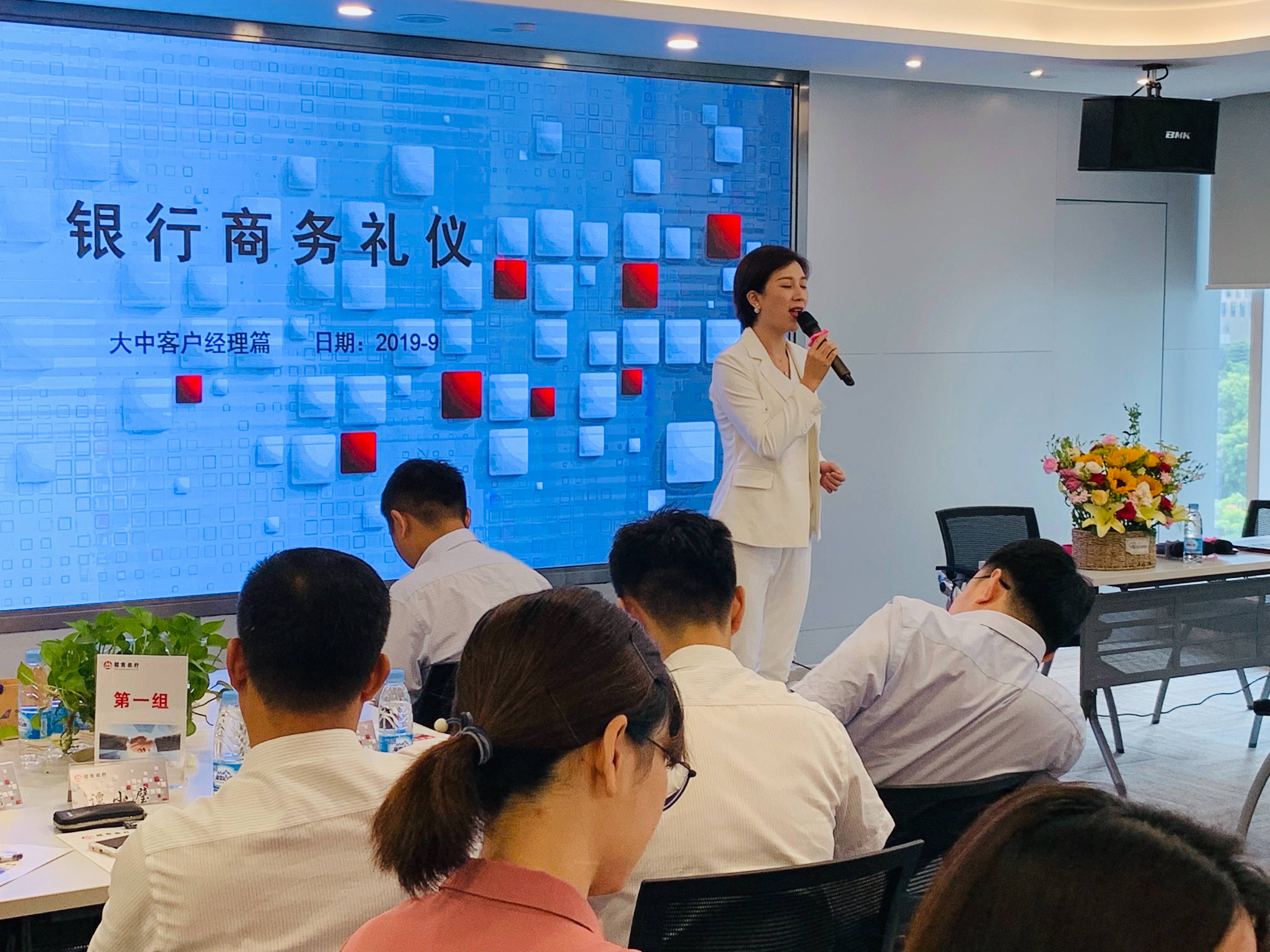 選擇深圳服務(wù)禮儀培訓(xùn)公司，推動企業(yè)可持續(xù)發(fā)展